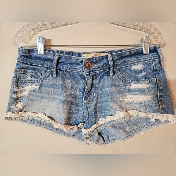 Hollister Distressed Low Rise Denim Jean Shorts With Lace Size 27" - Picture 1 of 5